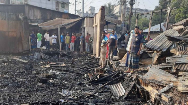 গাজীপুরে আগুনে পুড়ে গেছে ৭ দোকান ৩০ লাখ টাকার ক্ষতি...