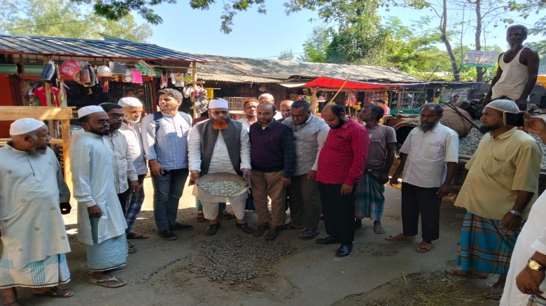 জামায়াত প্রার্থীর দৌড়ঝাপ সংস্কার হচ্ছে আব্দুল করিম চৌধুরী সড়ক...