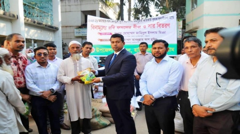 উন্নয়ন, শিক্ষা ও জনসেবায় গতি আনতে হাটহাজারীতে জেলা প্রশাসকের সরেজমিন পরিদর্শন...