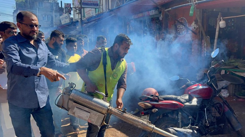 ৭নং পশ্চিম ষোলশহর ওয়ার্ডে চসিকের বিশেষ ক্রাশ প্রোগ্রাম...