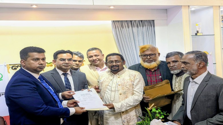 চট্টগ্রাম ১৬ আসনের মনোনয়ন জমা দিলেন বিএনপি প্রার্থী মিশকাতুল ইসলাম চৌধুরী পাপ্পা...