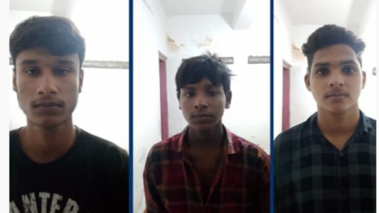 বোয়ালখালীকে কলেজছাত্রীর গোসলের ভিডিও ধারণ করে ব্ল্যাকমেইল ৩ 