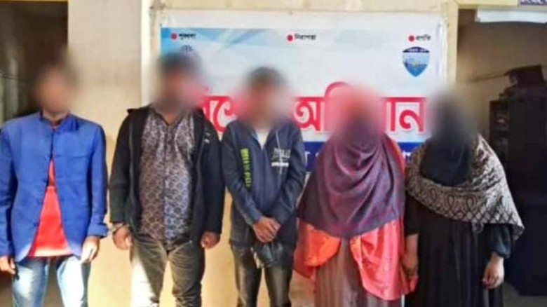 অভিযানে পুলিশের সাফল্য ৪ ঘণ্টায় ধরা পড়ল হত্যার নেপথ্যের সবাই