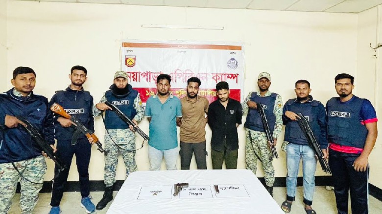 টেকনাফে ডাকাতির প্রস্তুতিকালে অস্ত্রসহ গ্রেপ্তার ৩