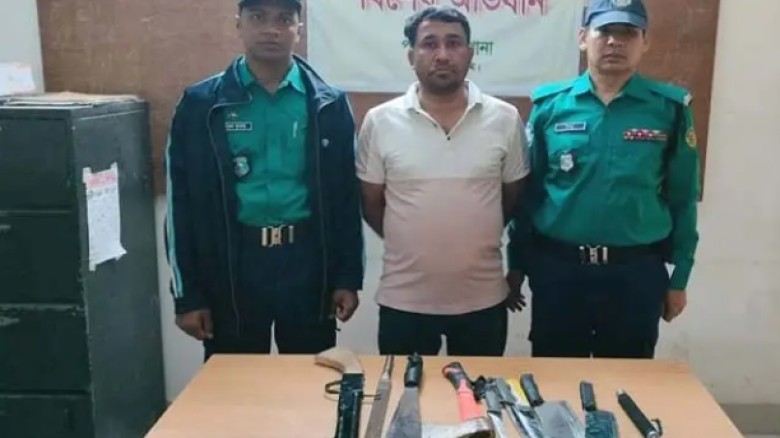 চট্টগ্রামে সেনাবাহিনীর অভিযানে অস্ত্রসহ ৫ মামলার আসামি গ্রেফ