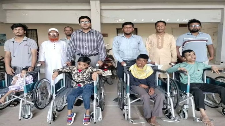 বোয়ালখালীতে প্রতিবন্ধী শিশুদের হুইল চেয়ার দিলেন   উপজেলা প্র