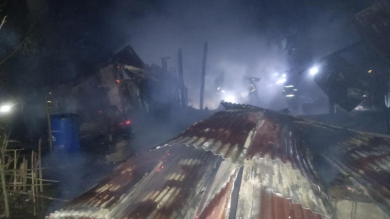 দীঘিনালার বড়াদমে বিধ্বংসী অগ্নিকাণ্ডে দোকান বসতঘর ও পাড়া ক