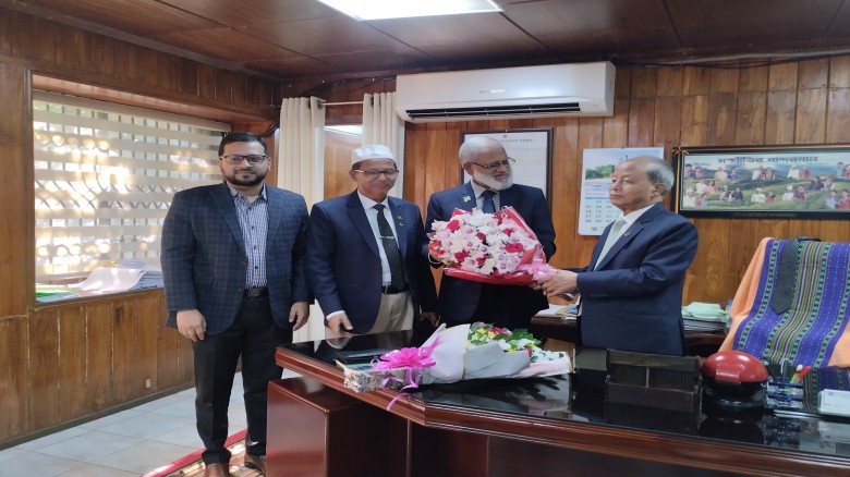 বান্দরবান বিশ্ববিদ্যালয়ের ভিসির সঙ্গে জেলা পরিষদ চেয়ারম্যানে