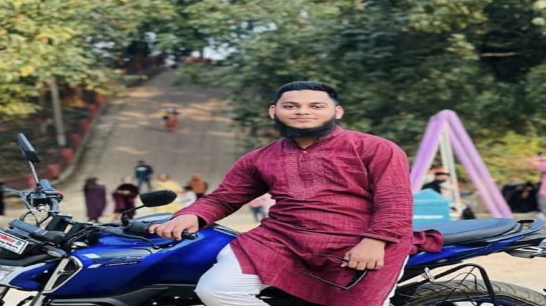 লোহাগাড়ায় মালবাহী ট্রাকের চাপায় বাইক আরোহী নিহত