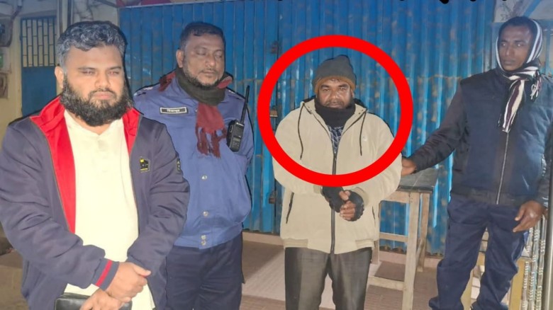 ফটিকছড়িতে মাটি কর্তনকারীদের তথ্যদাতা ম্যাজিস্ট্রেটের হাতে হা