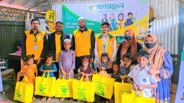 নগরফুলের নিজস্ব বিদ‍্যাপীঠ নগরফুল পাঠশালার শীতবস্ত্র বিতরণ ক