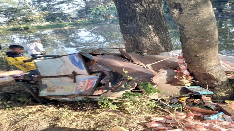 মিরসরাইয়ে অজ্ঞাত গাড়ির ধাক্কায় রিকশাভ্যান চালক নিহত, আহত ১