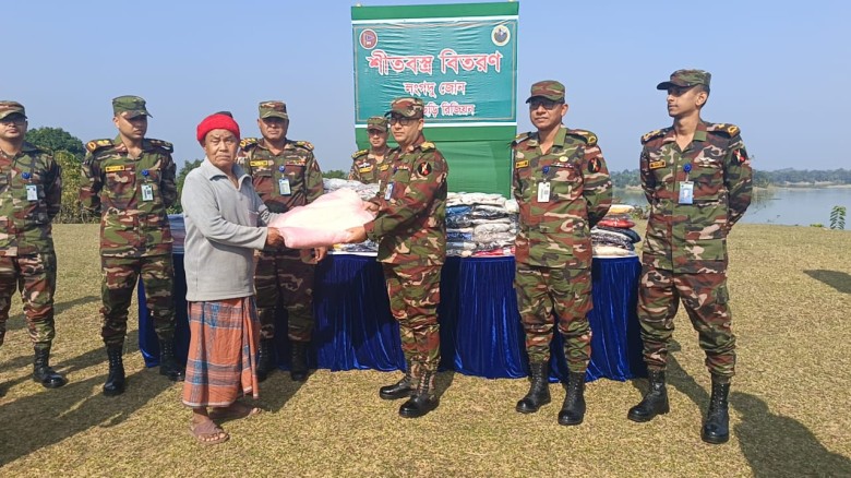 লংগদুতে সেনা জোনের উদ্যোগে দুই শতাধিক অসহায় পরিবারের মাঝে শী