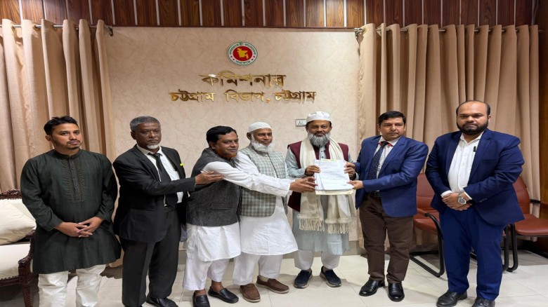 শেষ মুহূর্তে চট্টগ্রাম-১০ আসনে মনোনয়নপত্র জমা দিলেন জননেতা শ