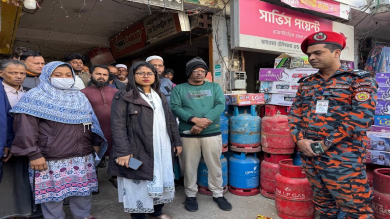 মিরসরাইয়ে অবৈধ গ্যাস সিলিন্ডার সংরক্ষণ ও বিক্রির বিরুদ্ধে ভ্