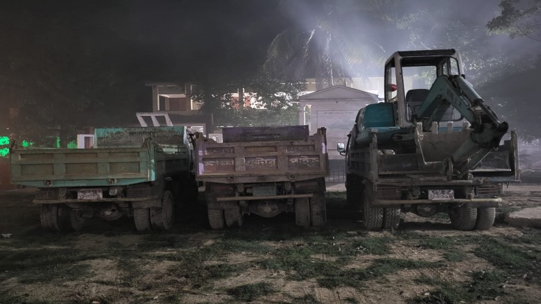 লোহাগাড়ায় অবৈধভাবে মাঠি কাটার বিরুদ্ধে উপজেলা প্রশাসনের  অভি