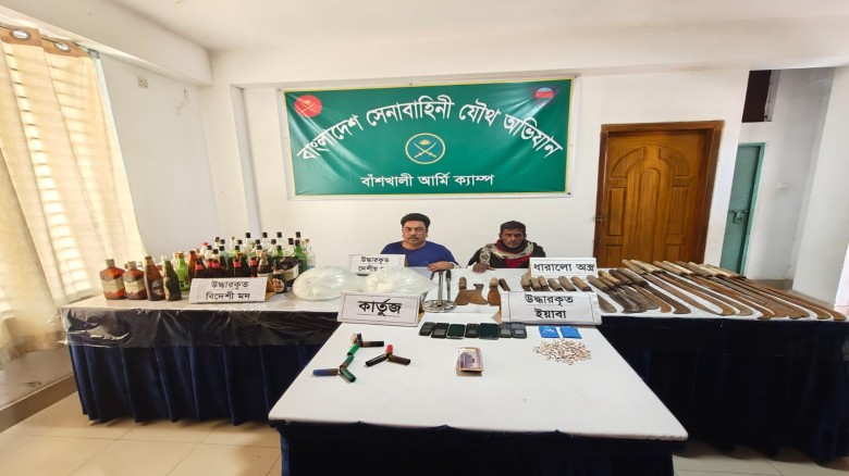 বাঁশখালীতে সেনাবাহিনীর অভিযানে ২ শীর্ষ মাদক সম্রাট আটক, ১৫ দ