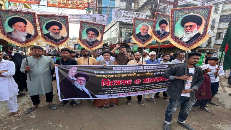 আয়াতুল্লাহ খামেনেয়ীর সমর্থনে চট্টগ্রামে বিক্ষোভ ও কুশপুত্তলি