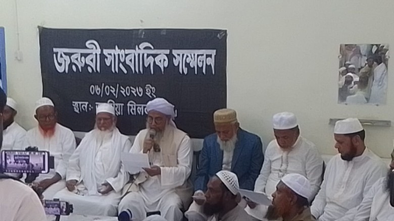 পটিয়ায় সংবাদ সম্মেলন। আল জামিয়ায় অস্ত্র সহ ৫জন আটক।