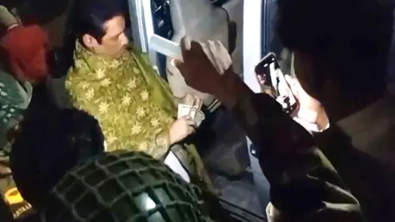 চট্টগ্রামে সাড়ে ১০ লাখ টাকাসহ আটক ৩