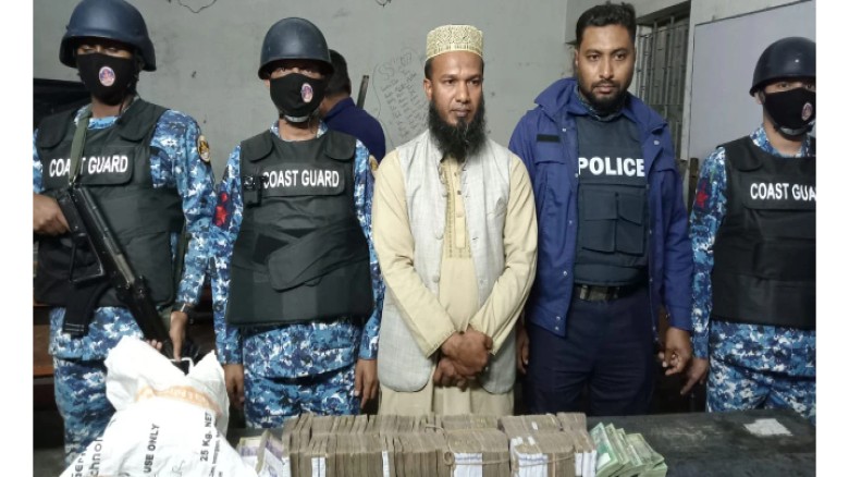 অর্ধকোটি টাকাসহ স্বেচ্ছাসেবক দল নেতা আটক