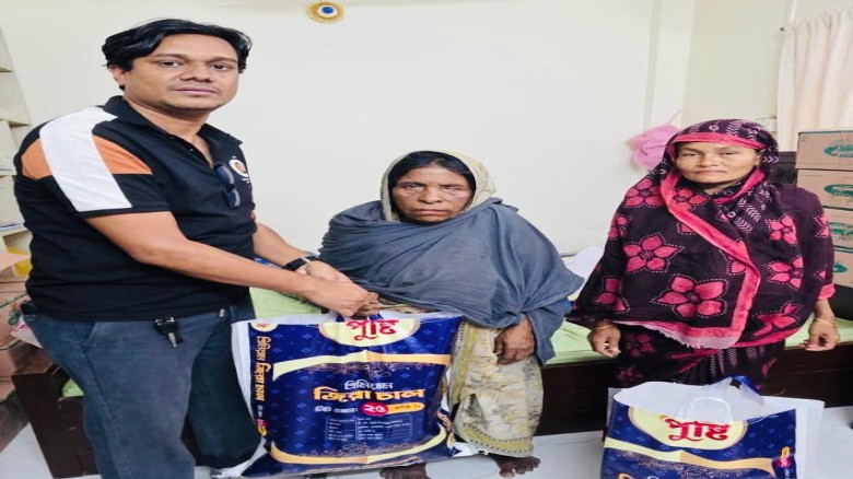 দুঃস্থ-অসহায়দের মাঝে খাদ্য সামগ্রী বিতরণ
