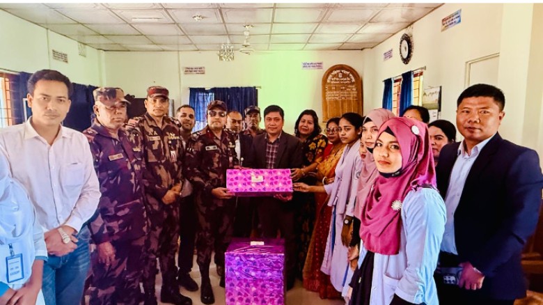 কুজেন্দ্র মল্লিকা মর্ডান কলেজ পরিদর্শনে  ৭বিজিবি অধিনায়ক ইব