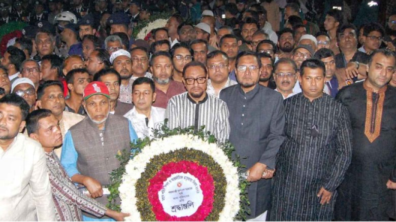 প্রথম প্রহরে চট্টগ্রামে ভাষা শহীদদের প্রতি শ্রদ্ধা