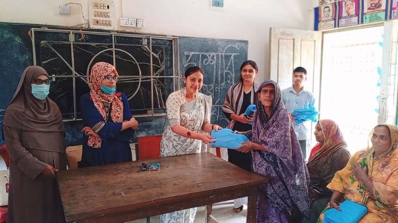 কর্ণফুলীতে ব্র্যাকের কীটনাশকযুক্ত মশারি বিতরণ