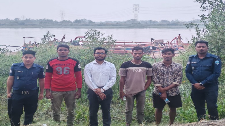 বাঁশখালীতে অবৈধভাবে বালু উত্তোলনের দায়ে ৩ লাখ টাকা জরিমানা