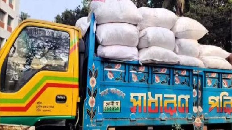 পটিয়ায় ছিনতাই হওয়া শুটকি ভর্তী পিকআপ ৪ঘন্টায় উদ্ধার করেন পুল