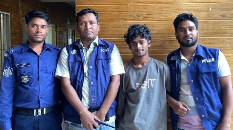 ‘কিশোর গ্যাং’ সম্রাট গ্রুপের প্রধান মো. সম্রাট পুলিশের জালে