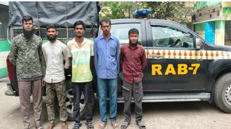 চট্টগ্রামে ১ লাখ ৮২ হাজার ইয়াবাসহ আটক ৫