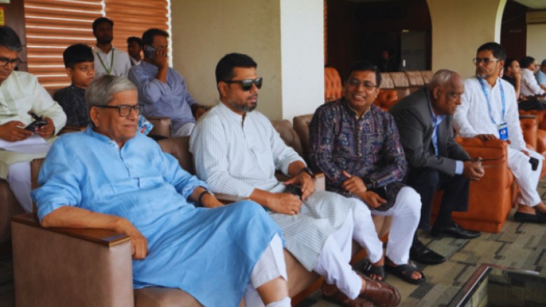 বাংলাদেশ-পাকিস্তান ম্যাচ দেখতে স্টেডিয়ামে মির্জা ফখরুল