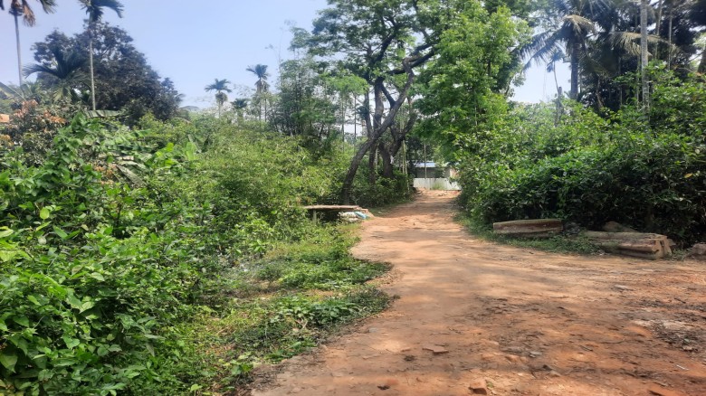 চন্দনাইশে রাস্তা সংস্কারের অভাবে চলাচলে ১০হাজার মানুষের দুর্