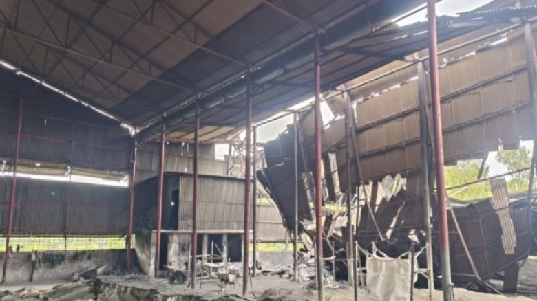 সীতাকুণ্ডে গুদামের চালা ভেঙে পড়ে দুই শ্রমিকের মৃত্যু