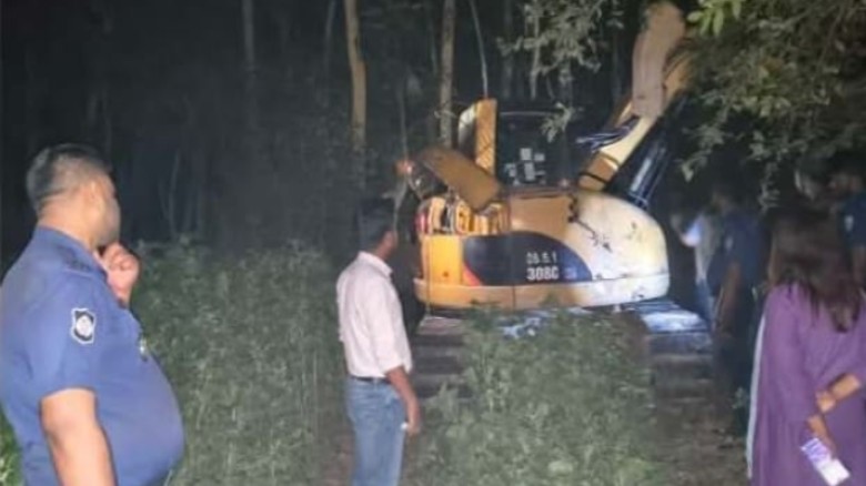 রাতের আধারে জমির টপসয় কাটায় ৫০ হাজার টাকা জরিমানা