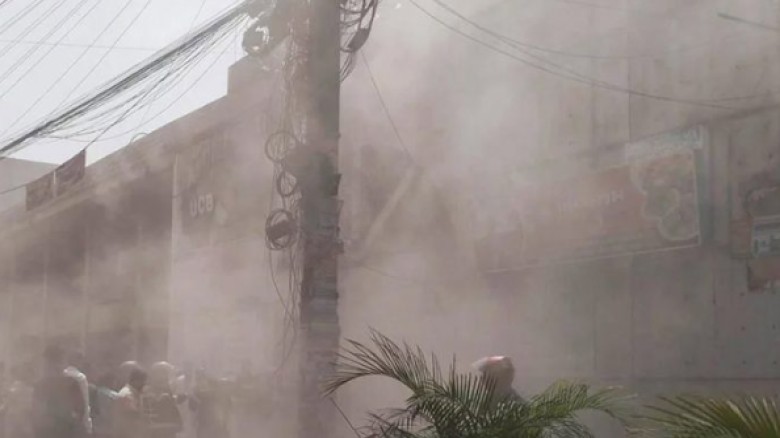 চিটাগং শপিং কমপ্লেক্সে আগুন, নিয়ন্ত্রণে ৫ ইউনিট