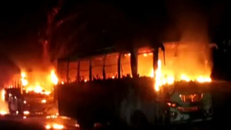 রাউজানে বাস-অটোরিকশা সংঘর্ষে চালক নিহত, ক্ষোভে বাসে আগুন