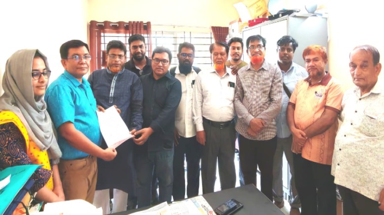 পটিয়ায় জাতীয় গণ মাধ্যম সপ্তাহ এর স্বীকৃতির দাবিতে  প্রধানমন্