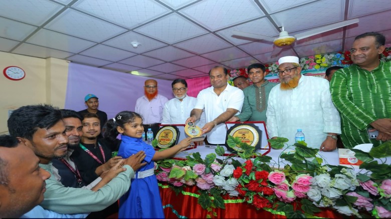 চন্দনাইশে শহীদ আবদুস সবুর খান স্মৃতি মেধাবৃত্তি প্রদান, মুক্