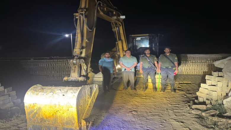 লোহাগাড়ায় ইটভাটার পাশে মাটি কাটার দায়ে ২লাখ টাকা জরিমানা