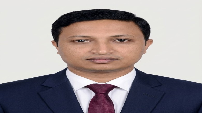 শিক্ষার্থীদের পাশে দাঁড়িয়ে দৃষ্টান্ত স্থাপন করলেন রাশেদুল ইস