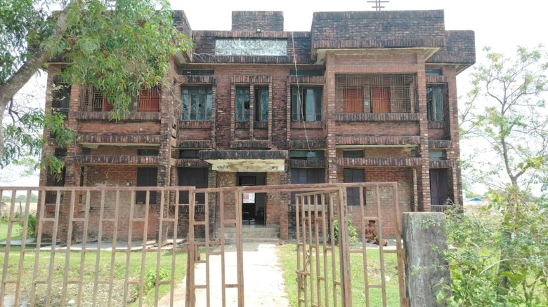থাকেন না চিকিৎসক, সই হয়ে যায় হাজিরা বইয়ে, সাক্ষরে রয়েছে গরমি