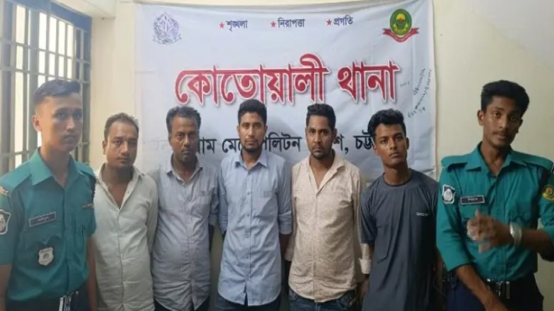 ব্যবসায়ী-পথচারীদের টার্গেট করে ডাকাতির প্রস্তুতি, গ্রেফতার ৫