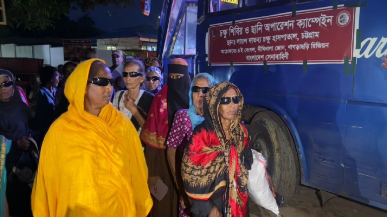 খাগড়াছড়িতে সেনাবাহিনীর সহায়তায় চক্ষু শিবির ও ছানি অপারেশ