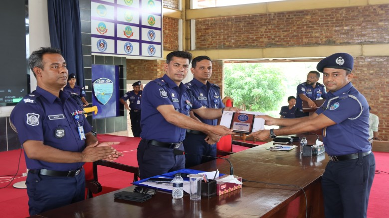 চট্টগ্রাম জেলার শ্রেষ্ঠ ওসি নির্বাচিত হলেন চন্দনাইশ থানার অফ
