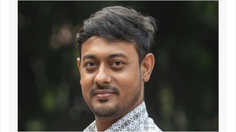 নাসীরুদ্দীন পাটওয়ারীর ওপর হামলা, ডিম নিক্ষেপ
