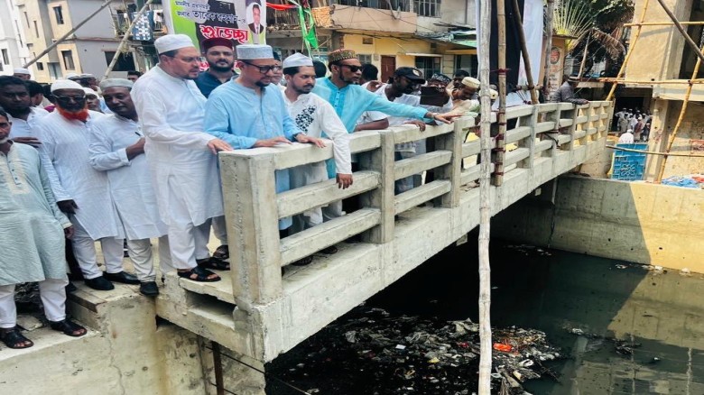 চাক্তাই খাল ও ব্রিজের কাজ পরিদর্শনে মেয়র: অনিয়ম ও ধীরগতি সহ্