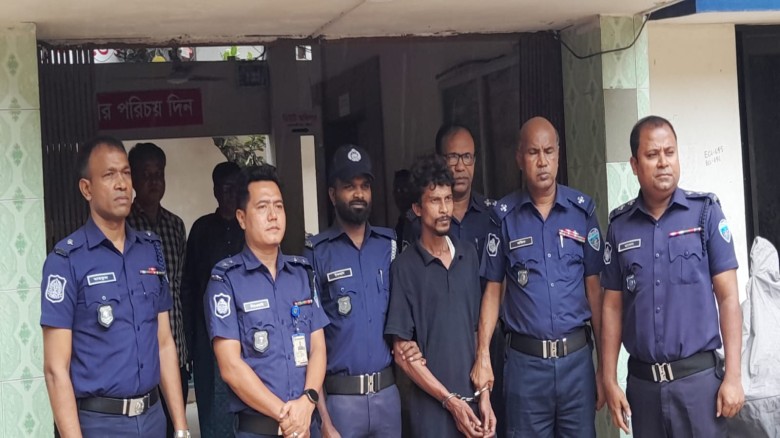 বোয়ালখালীতে যাত্রী বেশে রিকশা চালকের ওপর হামলাকারী গ্রেপ্তার